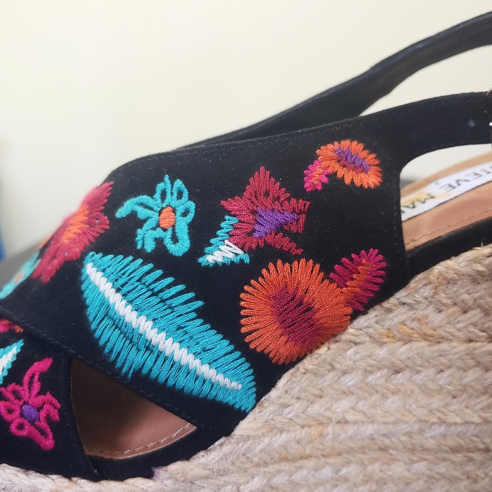 Steve Madden "Razed" Wedges - Picture 2 of 8